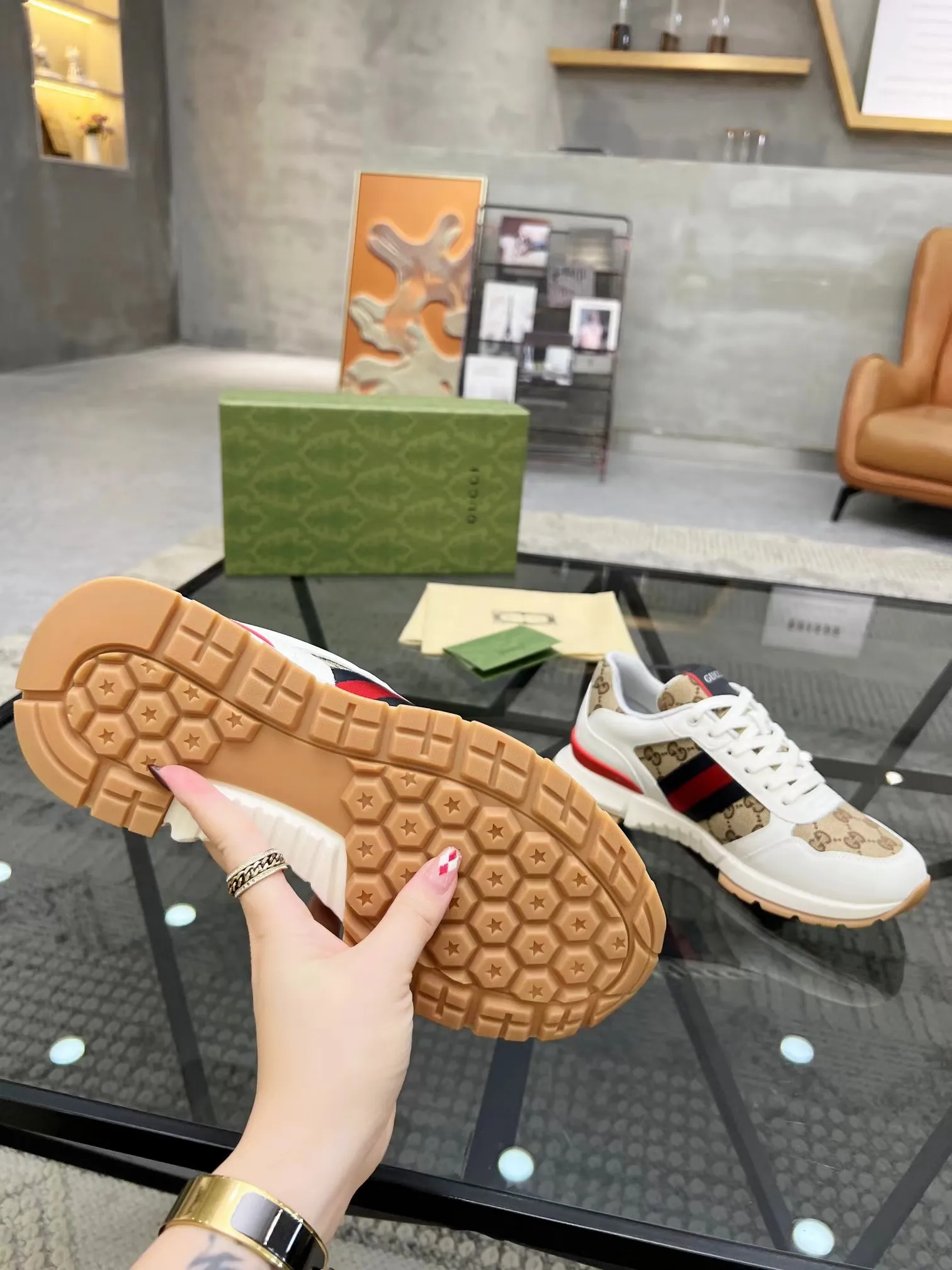 Men's Men's Shoes 💰440 [New Style] 🎍🎍New Style Gucci - Men's Shoes GUCCI [Lightning] The latest shoes are shipped. Original quality, fashionable, made of special materials, sheepskin lining, brand new packaging. The foot feels super comfortable and the workmanship is impeccable. Size: 38-45